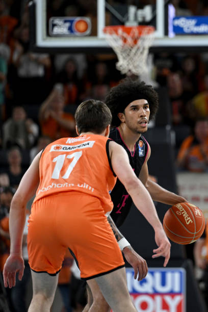 稳如磐石的 稳如磐石的